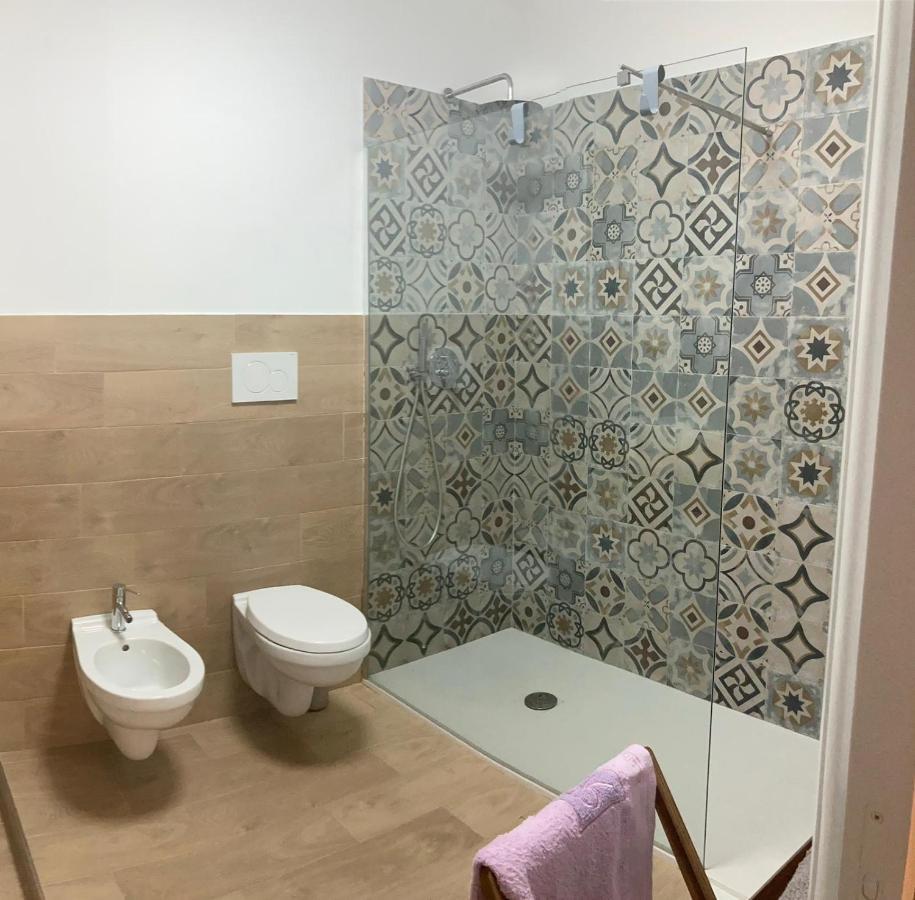 Hotel Wanderlust House Bari Esterno foto