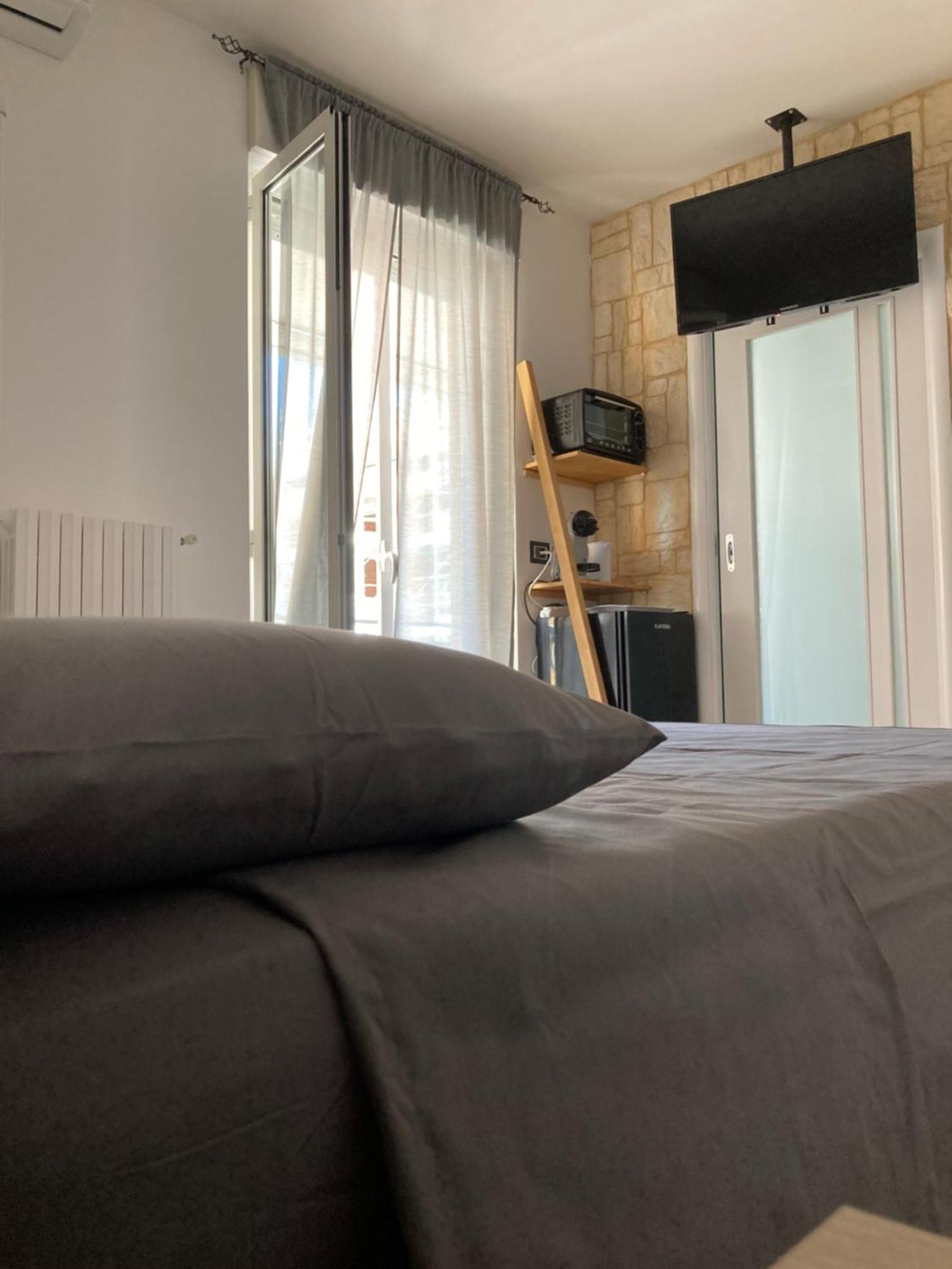 Hotel Wanderlust House Bari Esterno foto