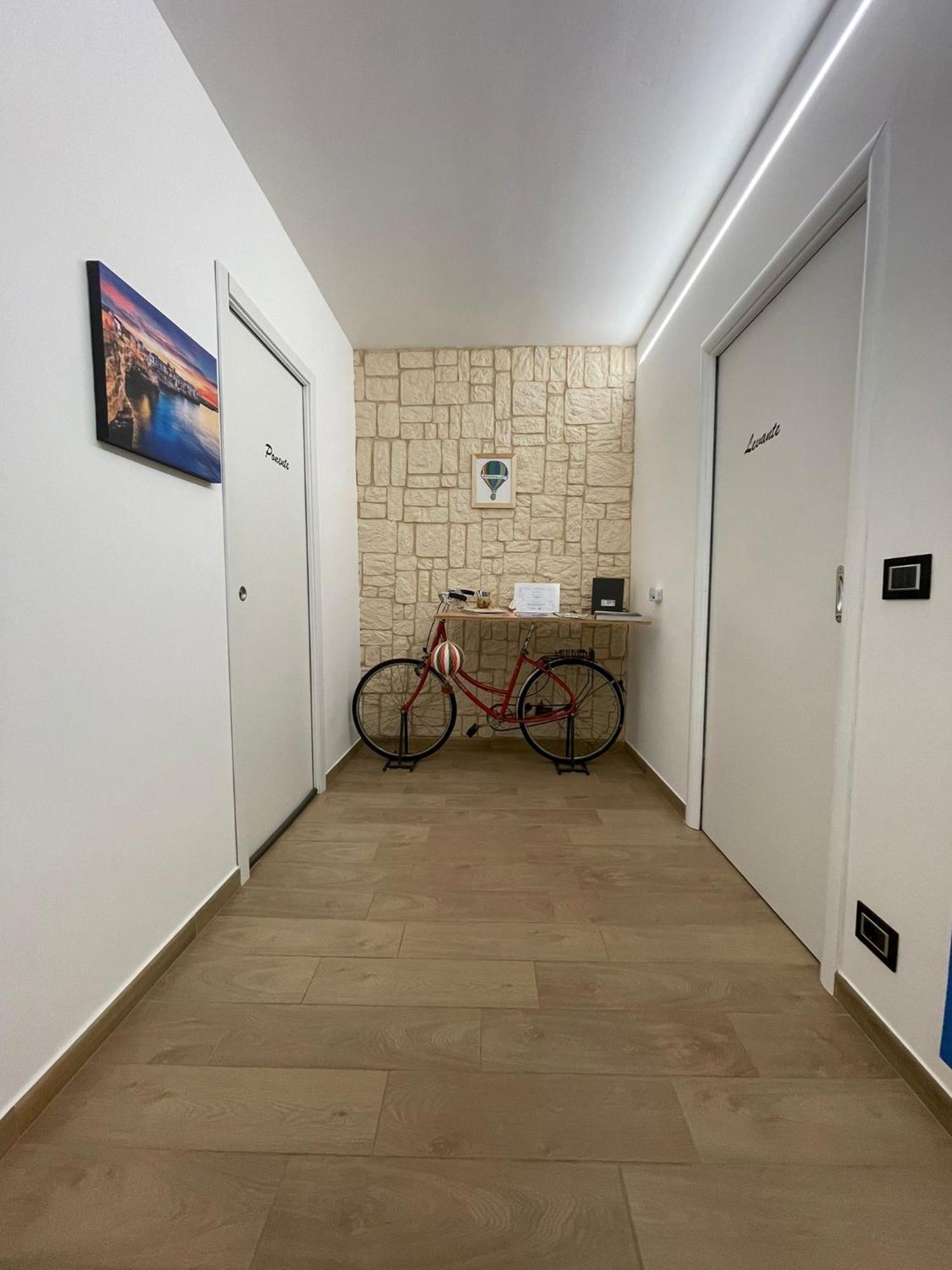 Hotel Wanderlust House Bari Esterno foto