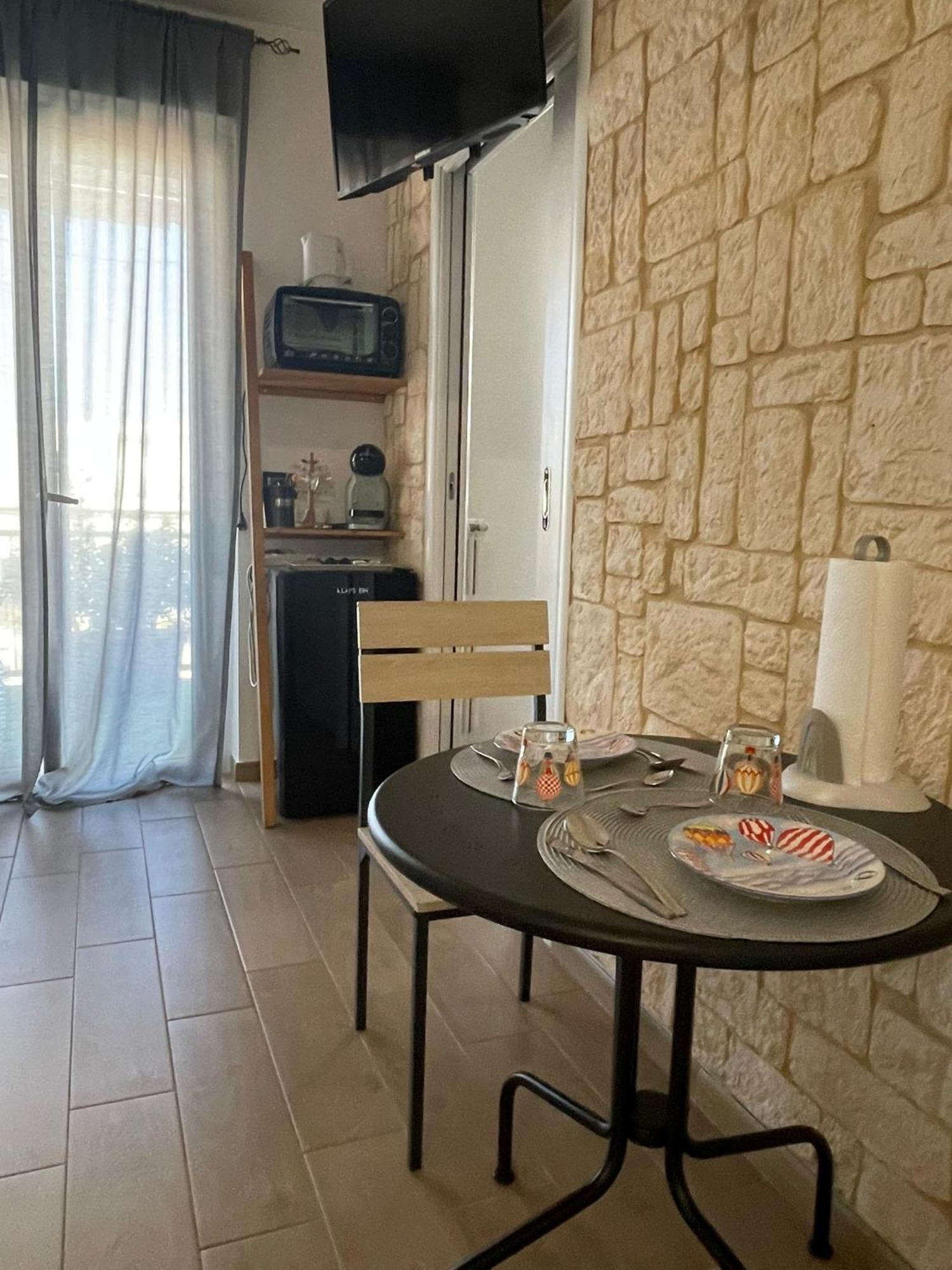 Hotel Wanderlust House Bari Esterno foto