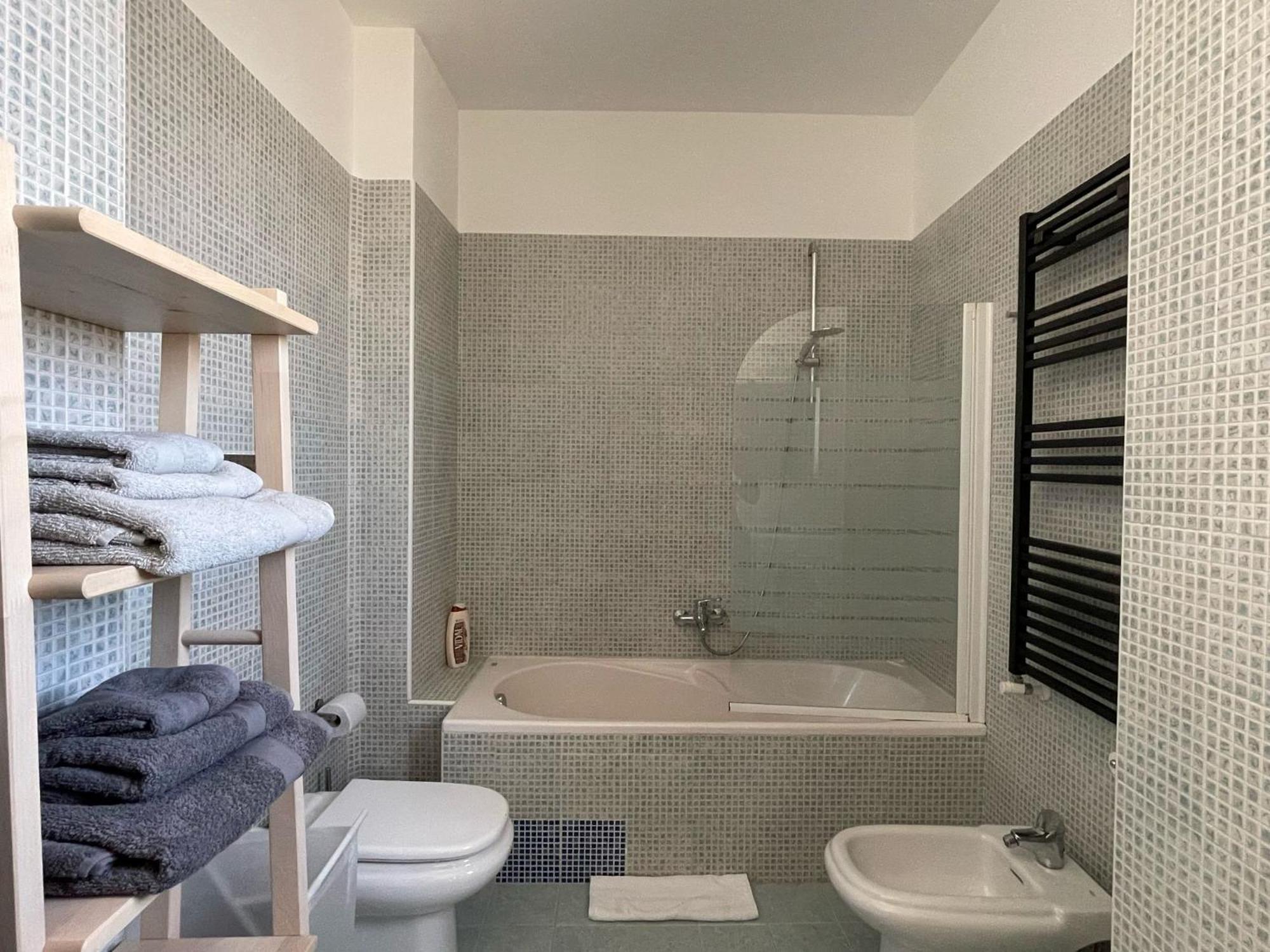 Hotel Wanderlust House Bari Esterno foto